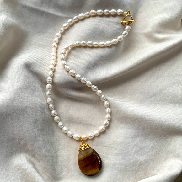 Hand Crafted Jewelry - Freshwater pearls Tiger’s eye stone necklace. Golden. 17.5 in